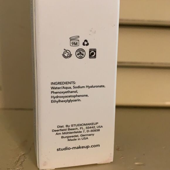 Studio make up hyaluronic acid rejuvenating serum - Picture 2 of 3